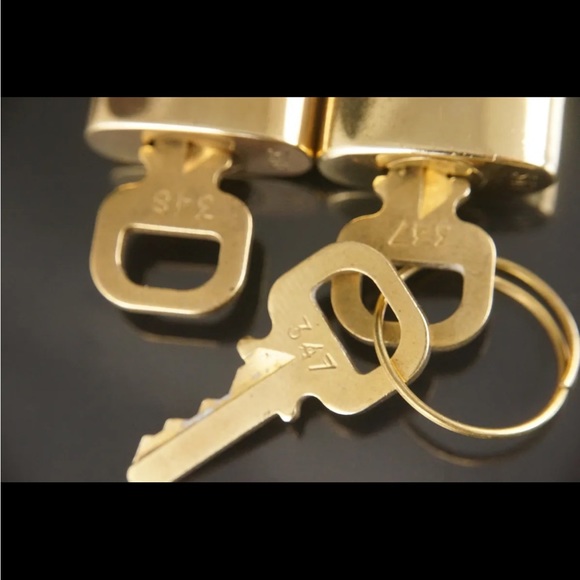 *FIRM* Authentic Louis Vuitton Lock and Key Set - Picture 9 of 13